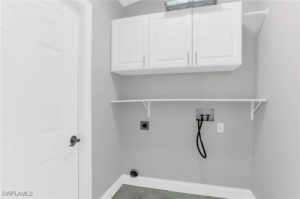 1660 Royal Circle Naples FL 34112