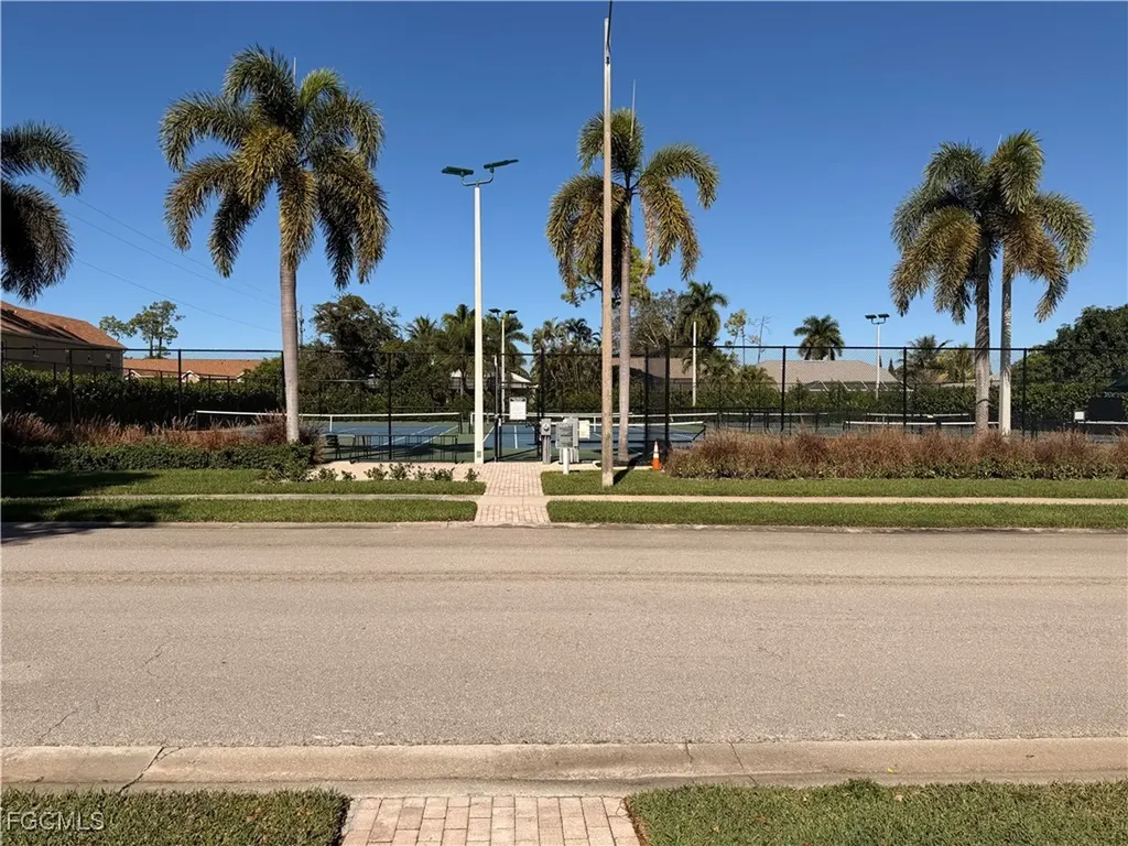 1660 Royal Circle Naples FL 34112