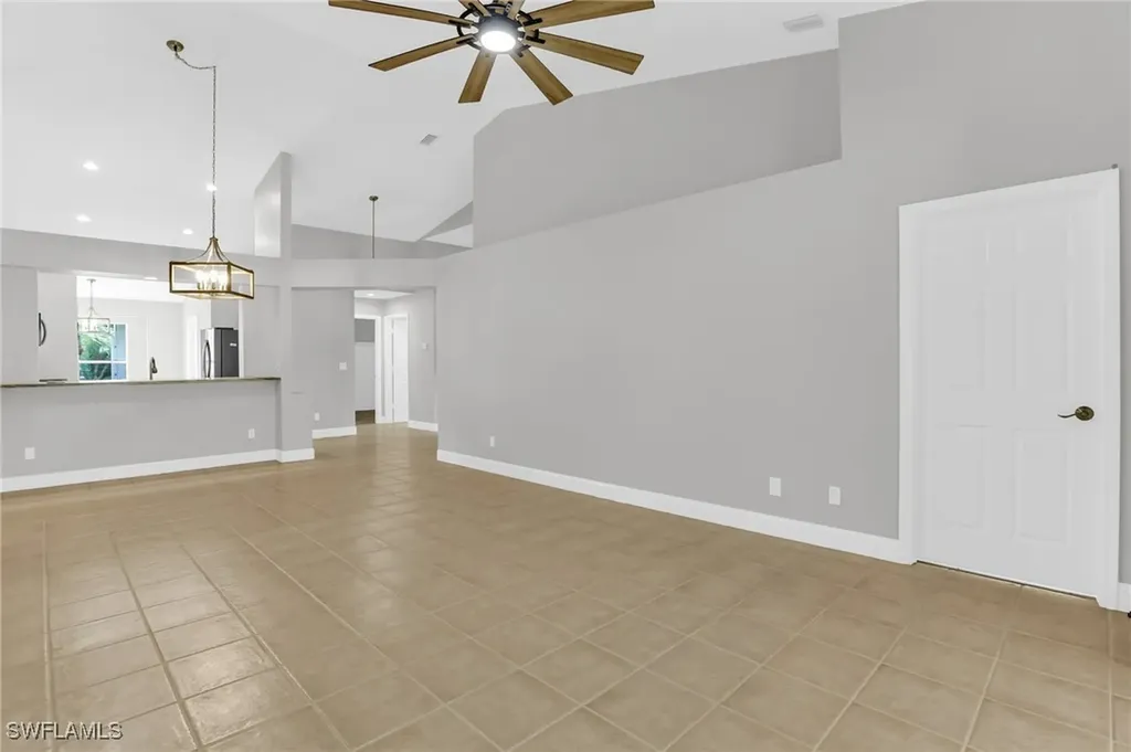 1660 Royal Circle Naples FL 34112