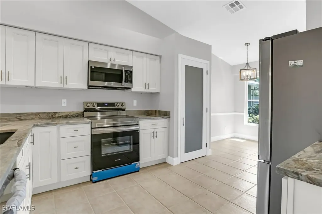 1660 Royal Circle Naples FL 34112