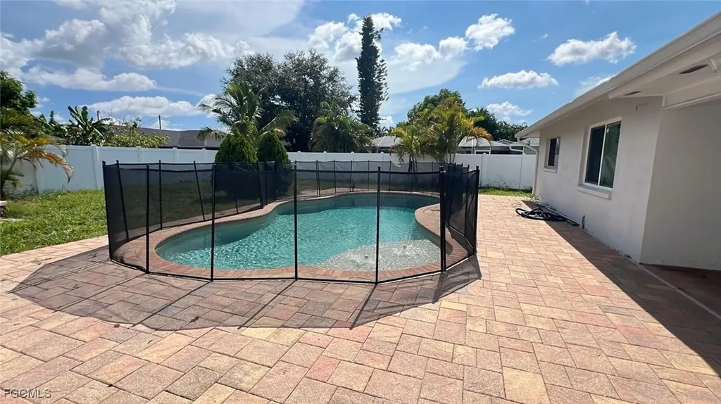 1210 SE 16th Street Cape Coral FL 33990