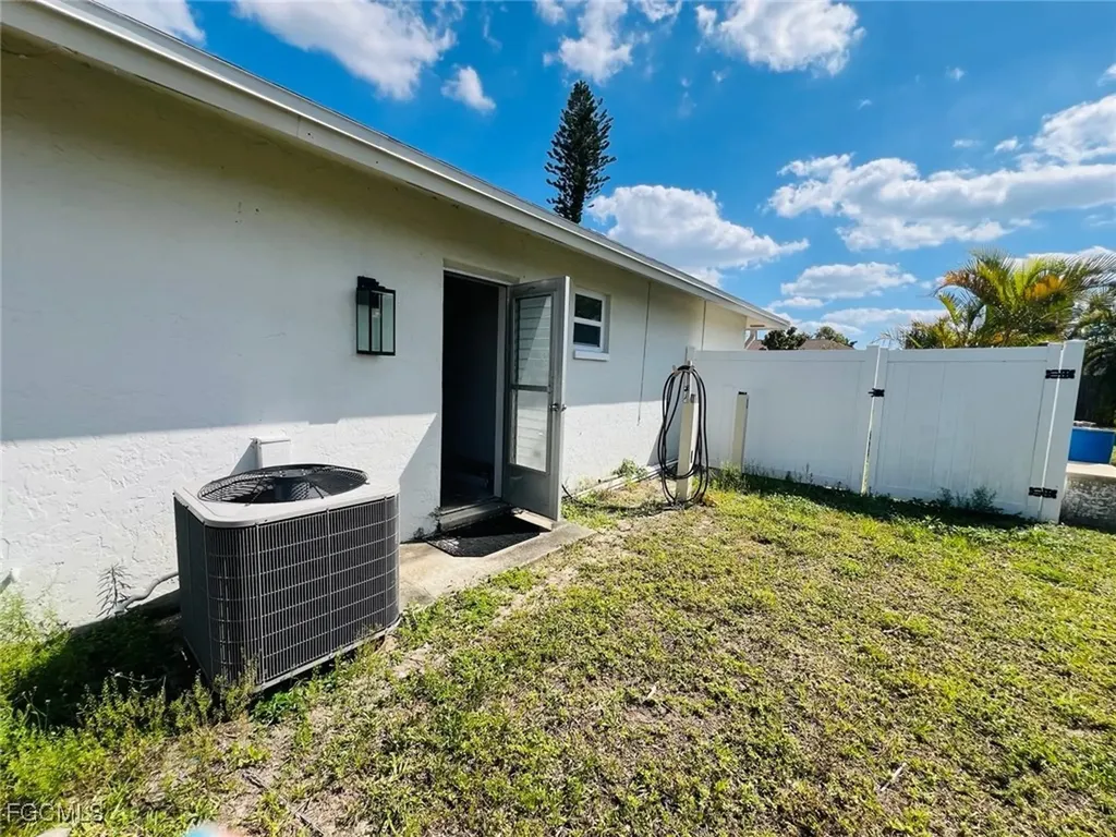 1210 SE 16th Street Cape Coral FL 33990
