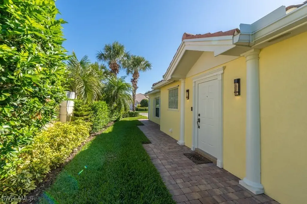 7566 Rozzini Lane Naples FL 34114