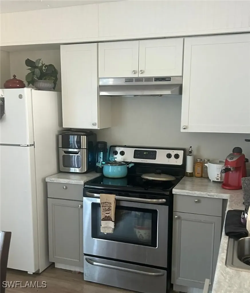 949-949 NE Pine Island Lane Cape Coral FL 33909