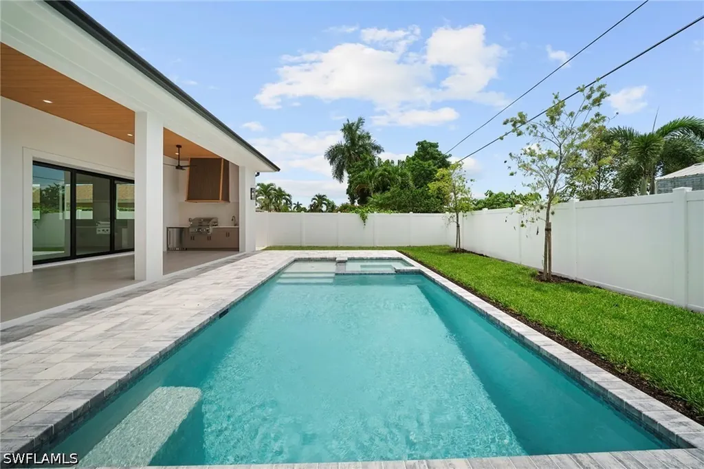 708 100th Avenue N Naples FL 34108