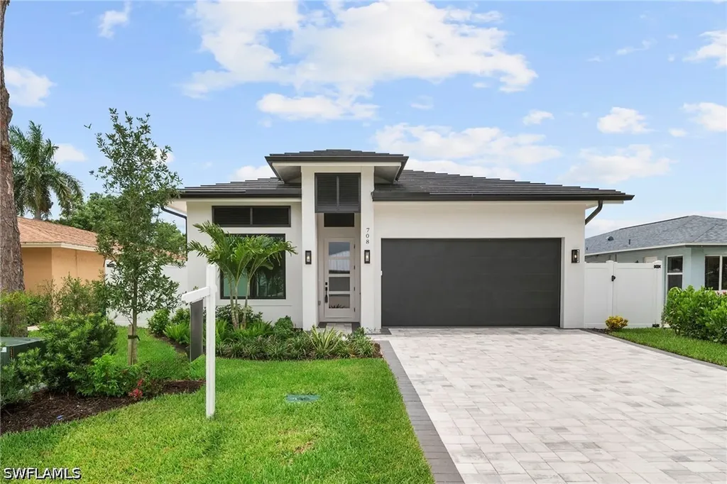 708 100th Avenue N Naples FL 34108