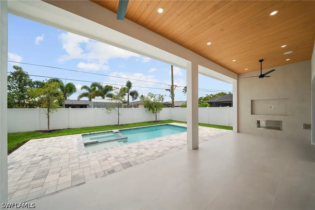 708 100th Avenue N Naples FL 34108