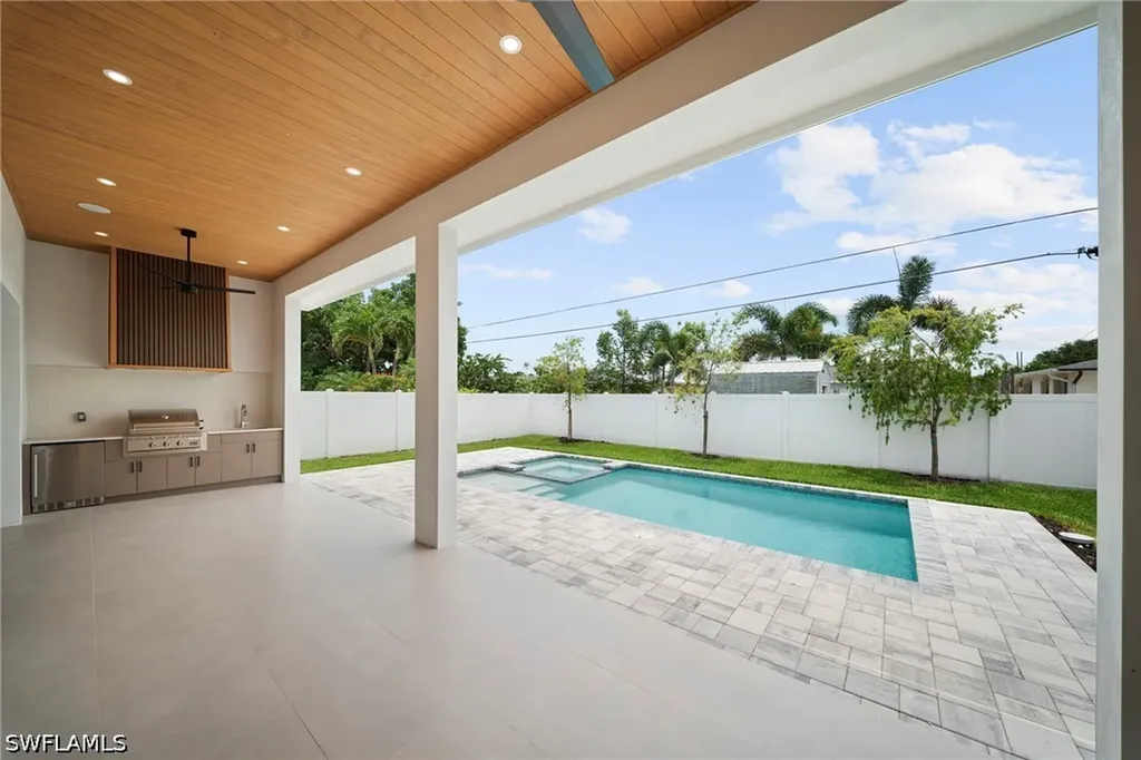 708 100th Avenue N Naples FL 34108