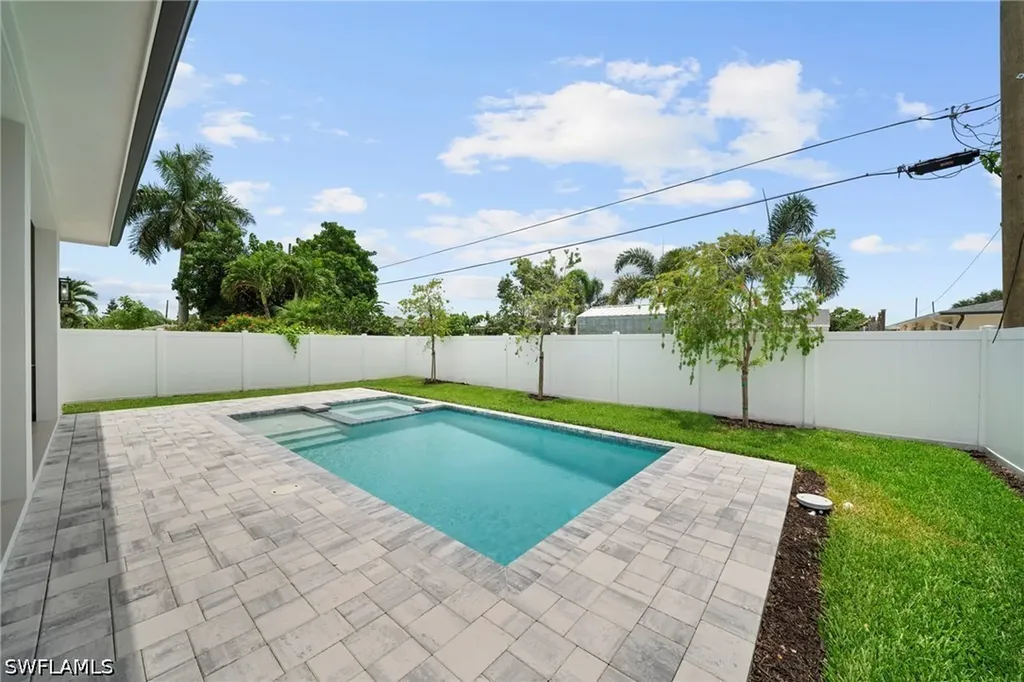 708 100th Avenue N Naples FL 34108