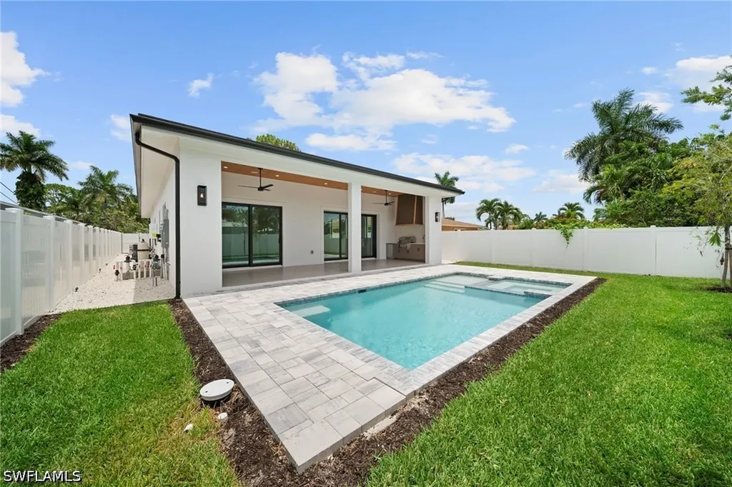 708 100th Avenue N Naples FL 34108
