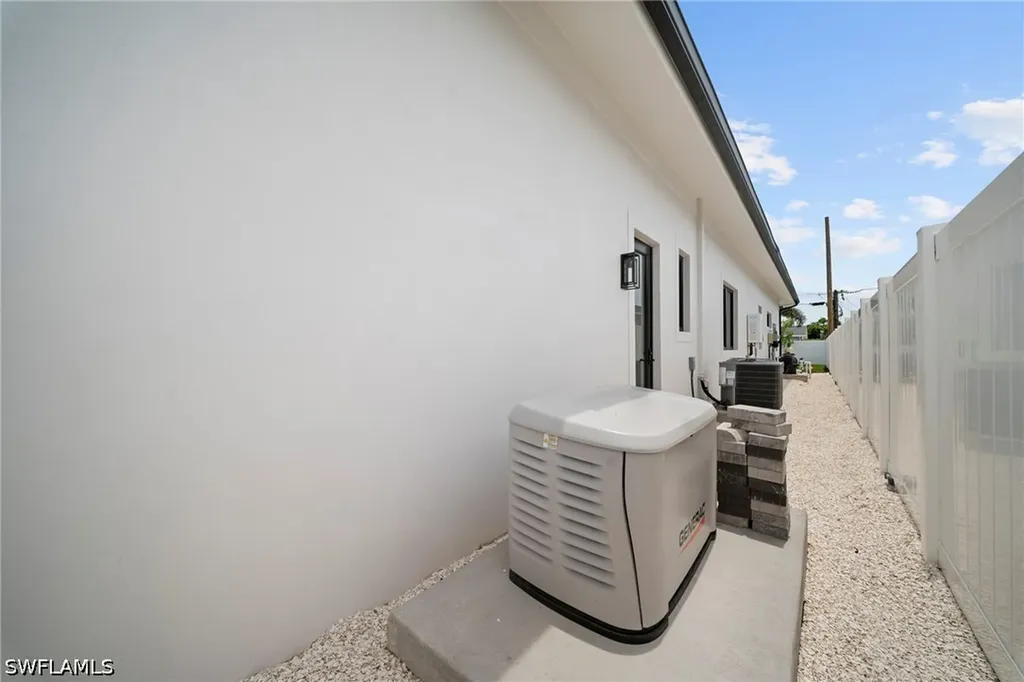 708 100th Avenue N Naples FL 34108