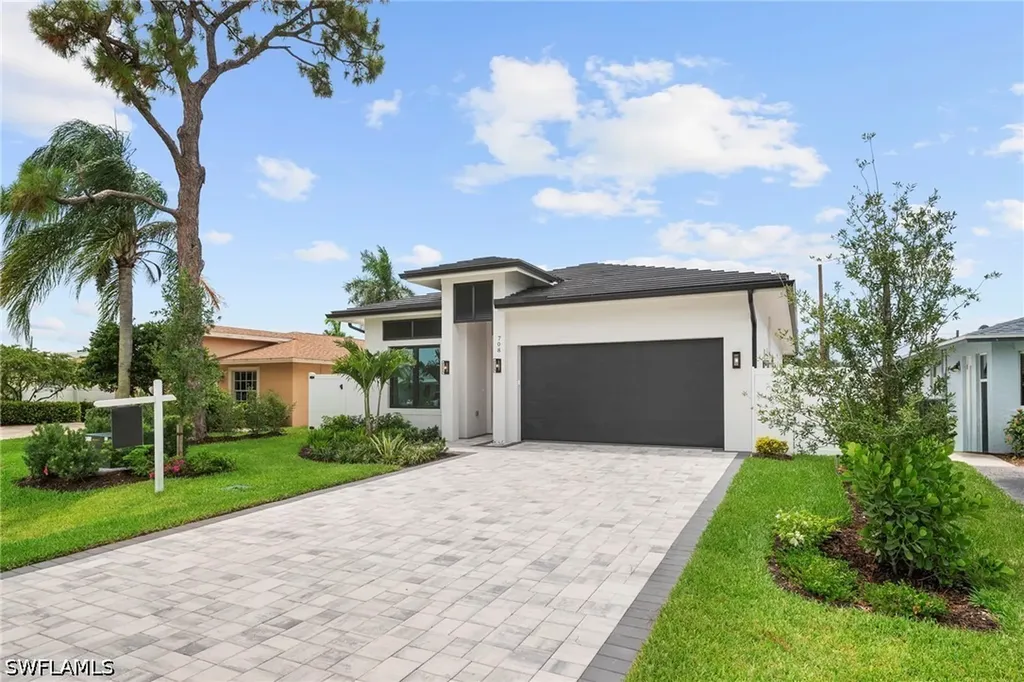 708 100th Avenue N Naples FL 34108