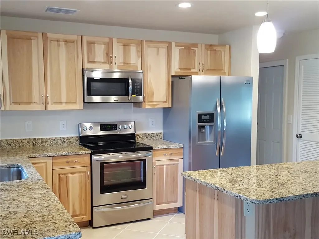 706 SE 42nd Lane Cape Coral FL 33904