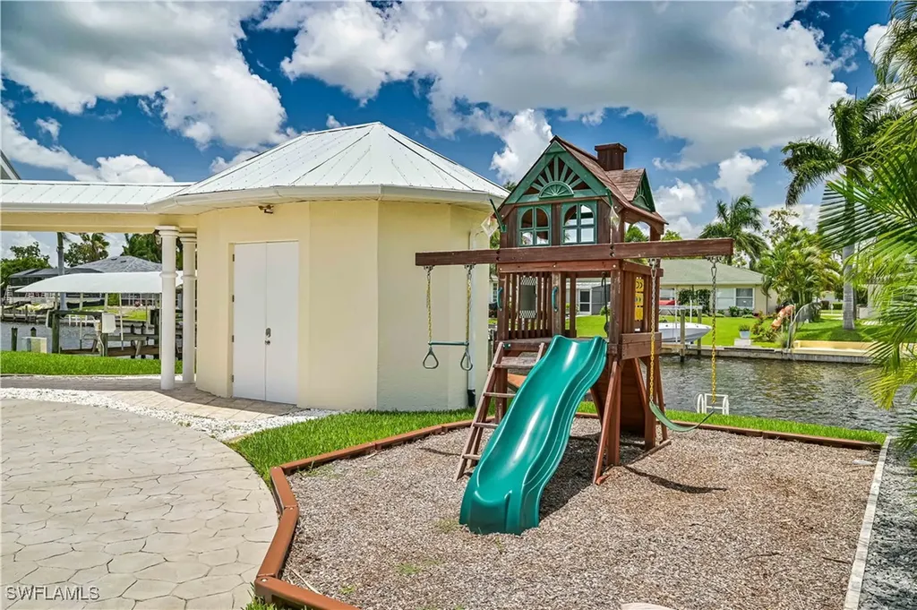 3102 SE 22nd Avenue Cape Coral FL 33904