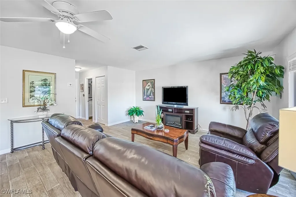 4283 Island Circle Fort Myers FL 33919