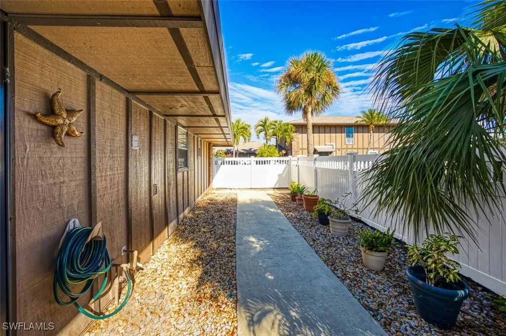 4283 Island Circle Fort Myers FL 33919