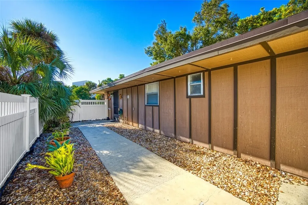 4283 Island Circle Fort Myers FL 33919