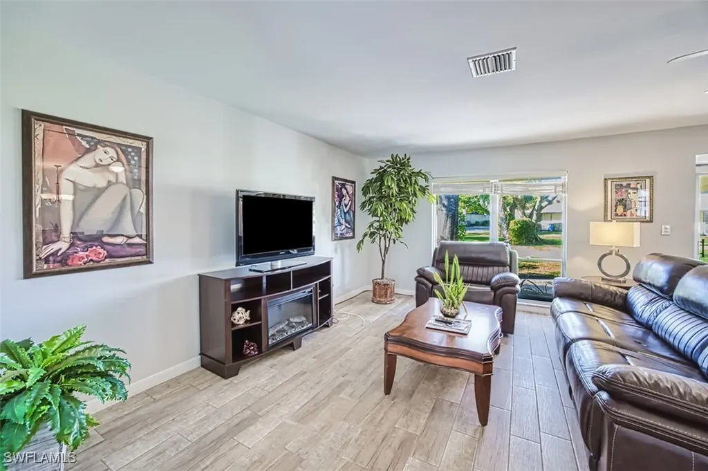 4283 Island Circle Fort Myers FL 33919