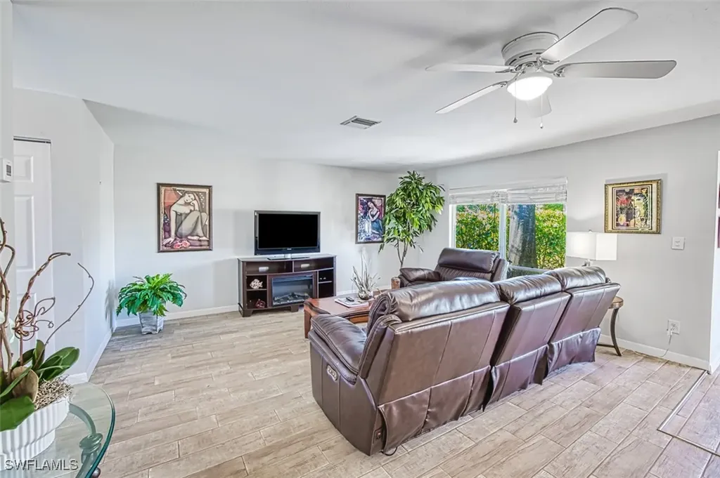 4283 Island Circle Fort Myers FL 33919