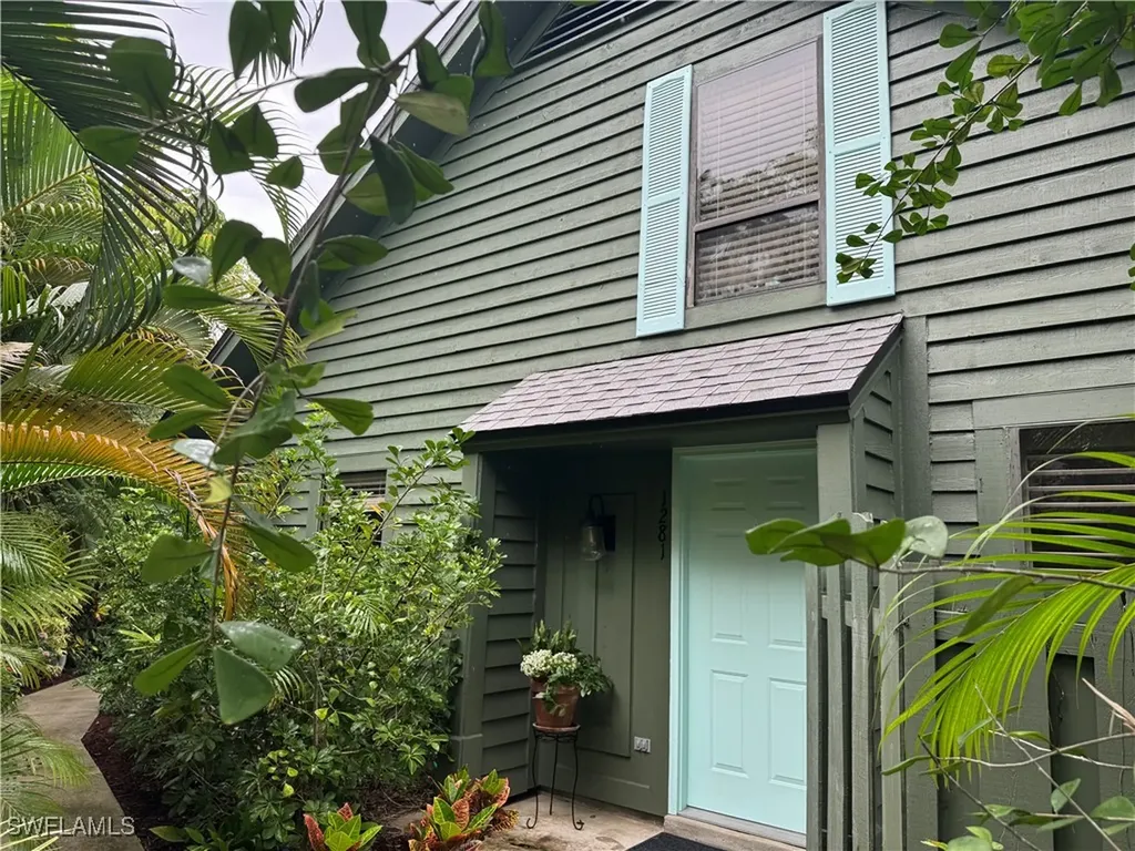 1281 Solana Road Naples FL 34103