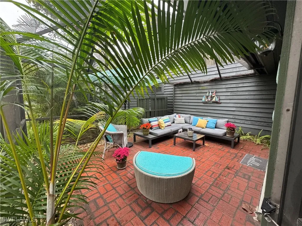 1281 Solana Road Naples FL 34103