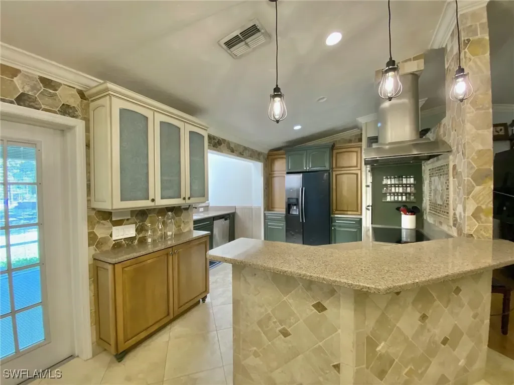 2208 Jackson Avenue Alva FL 33920