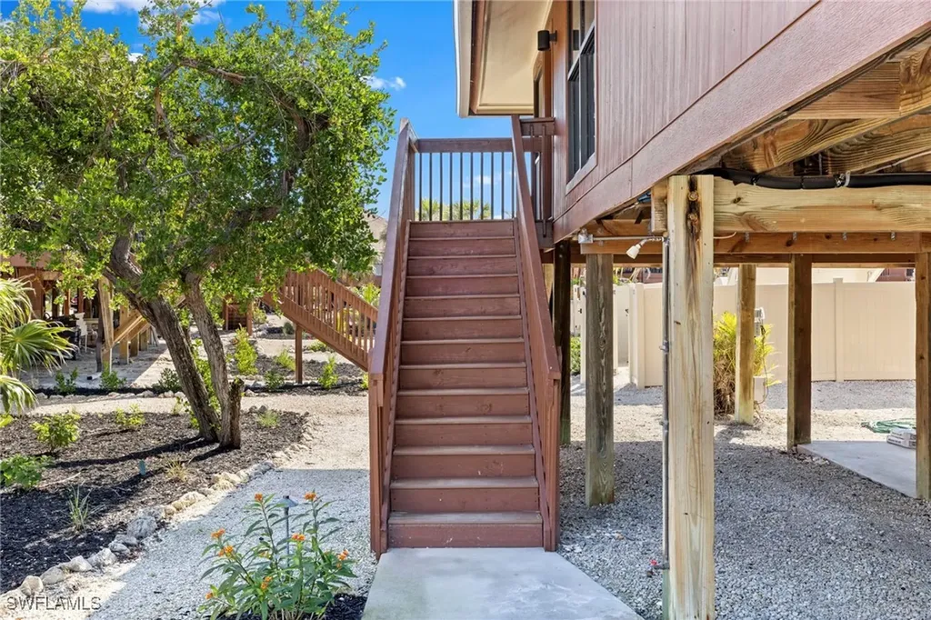 1811 Olde Middle Gulf Drive Sanibel FL 33957