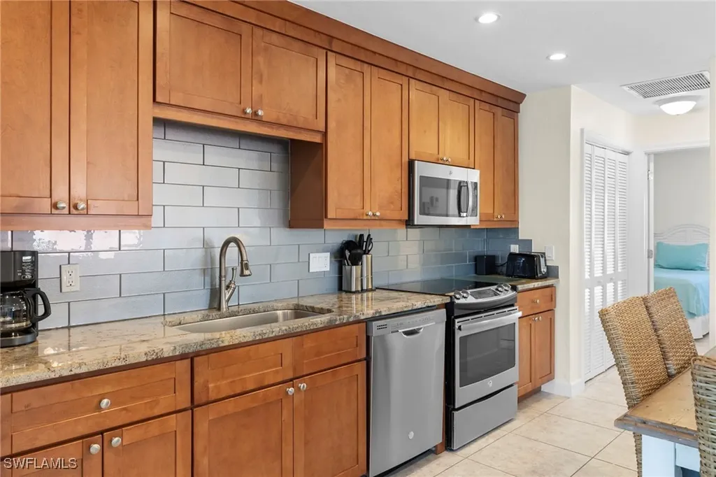 1811 Olde Middle Gulf Drive Sanibel FL 33957