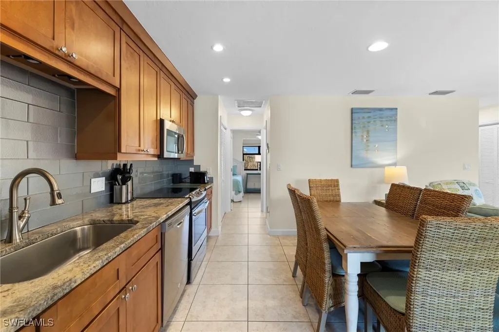 1811 Olde Middle Gulf Drive Sanibel FL 33957