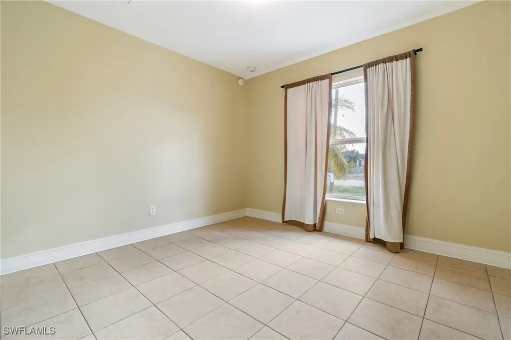 2408/2410 Crawford Avenue N Lehigh Acres FL 33971