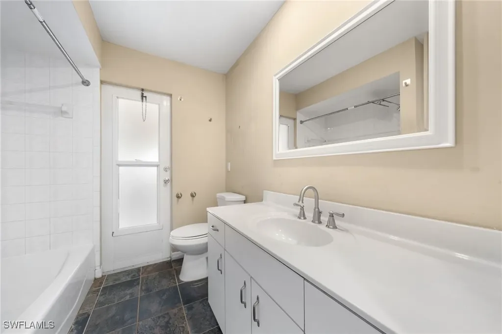 1402 SE 1st Terrace Cape Coral FL 33990