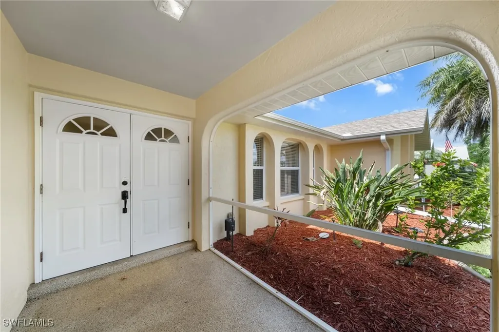 1402 SE 1st Terrace Cape Coral FL 33990