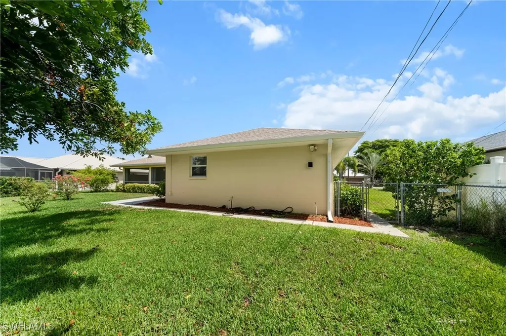 1402 SE 1st Terrace Cape Coral FL 33990