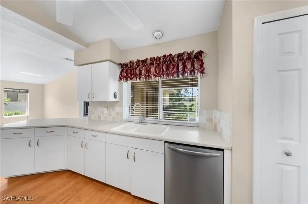 1402 SE 1st Terrace Cape Coral FL 33990