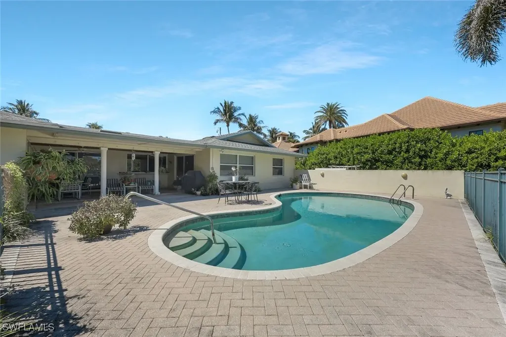 645 Bougainvillea Road Naples FL 34102