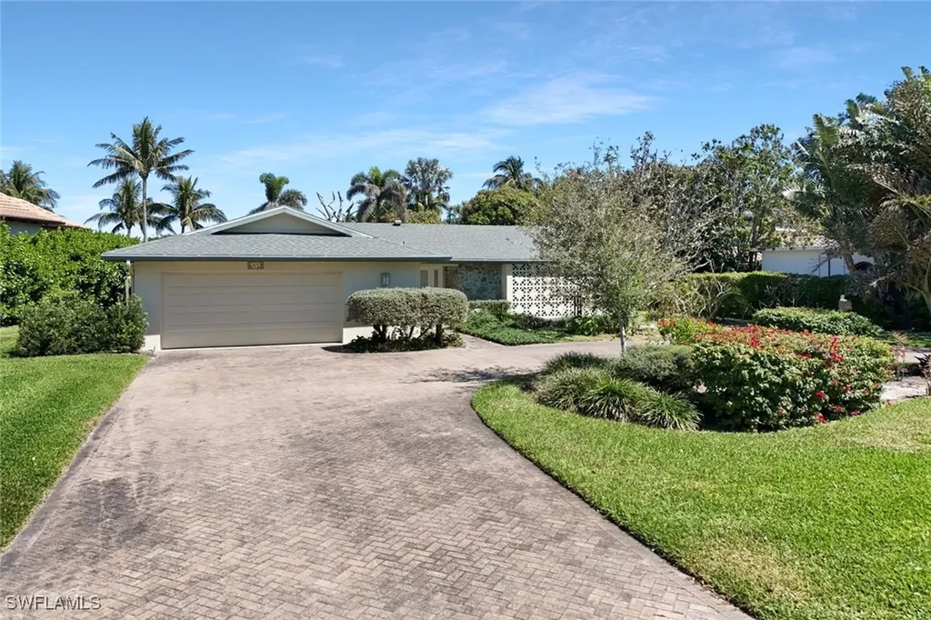 645 Bougainvillea Road Naples FL 34102