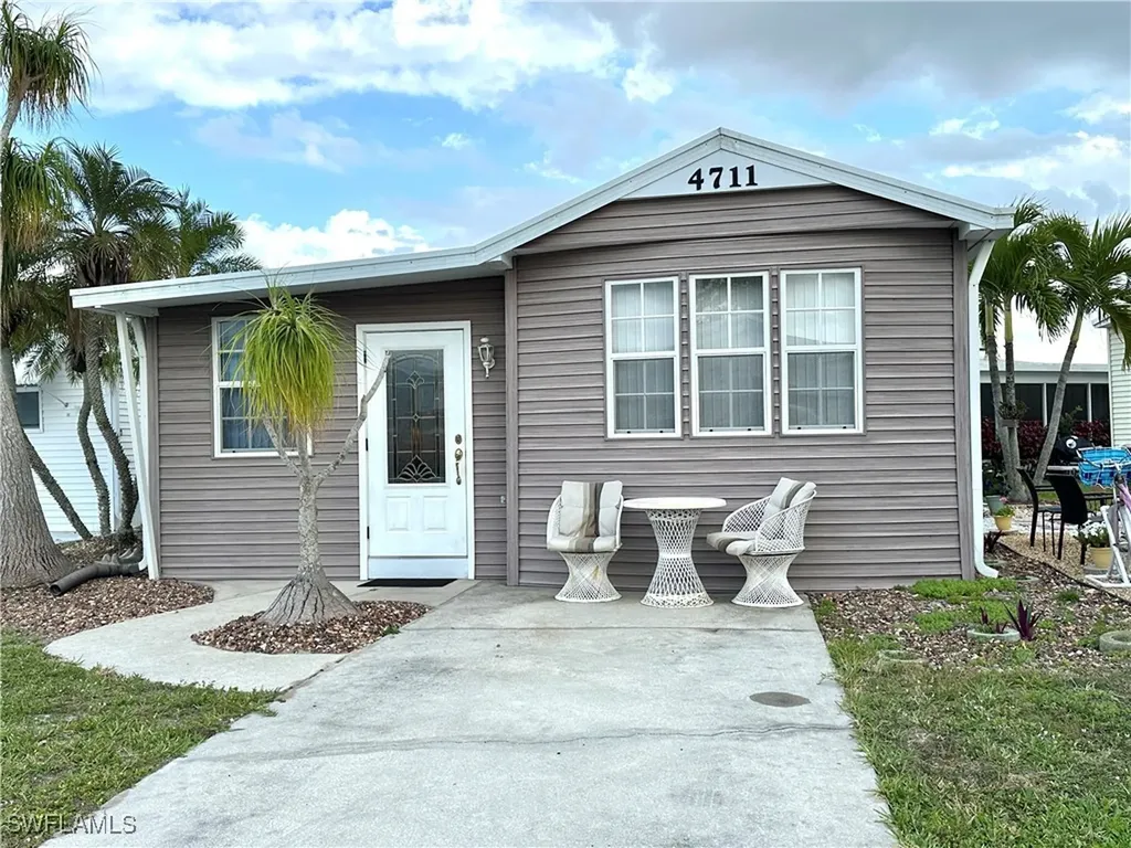 4711 Pilgrims Way W Estero FL 33928