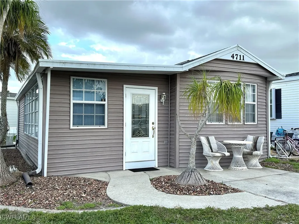 4711 Pilgrims Way W Estero FL 33928