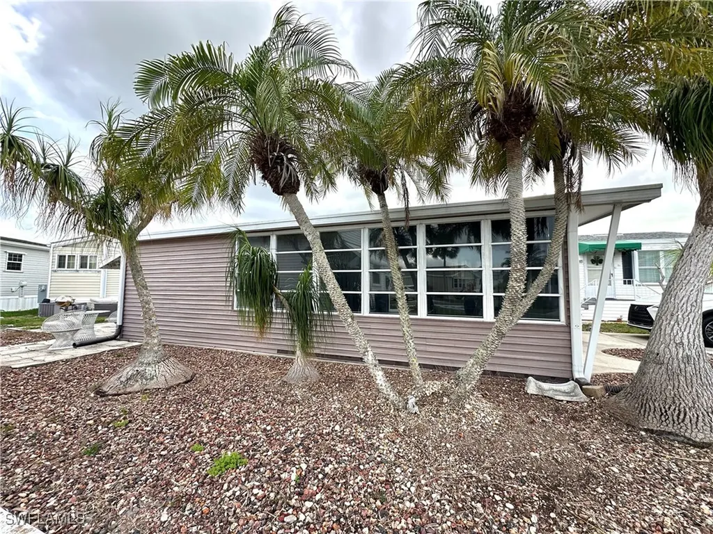 4711 Pilgrims Way W Estero FL 33928