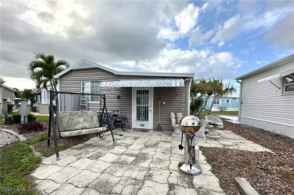 4711 Pilgrims Way W Estero FL 33928