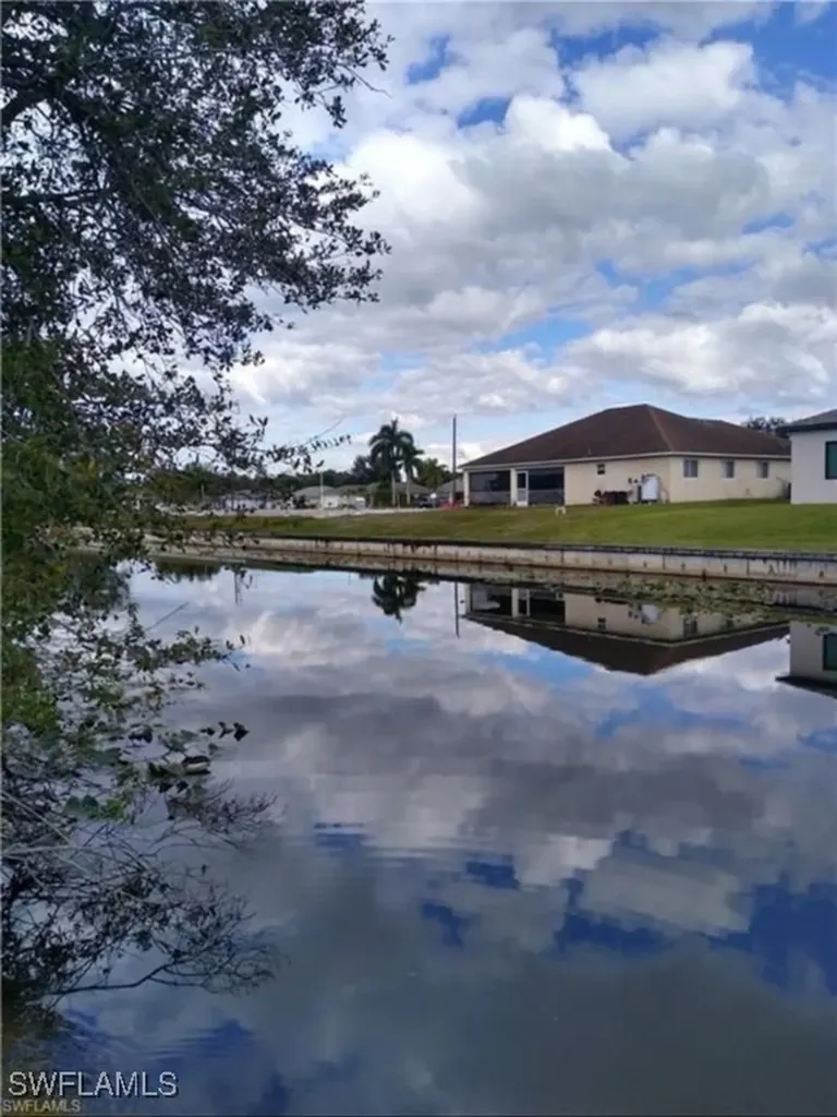 400 NW 9th Street Cape Coral FL 33993