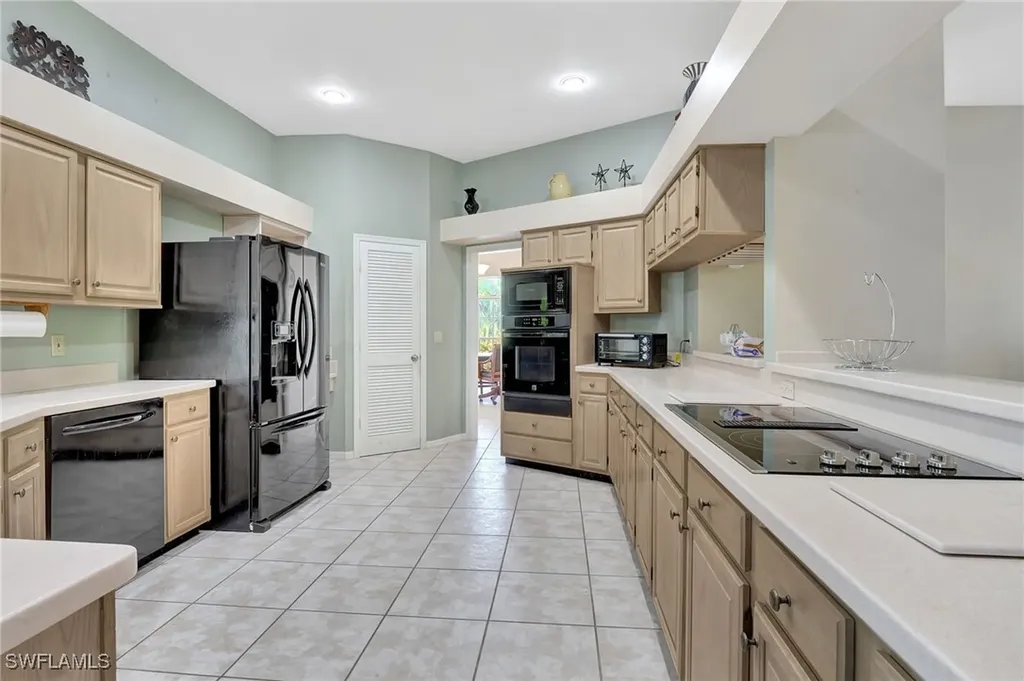 2024 Imperial Circle Naples FL 34110