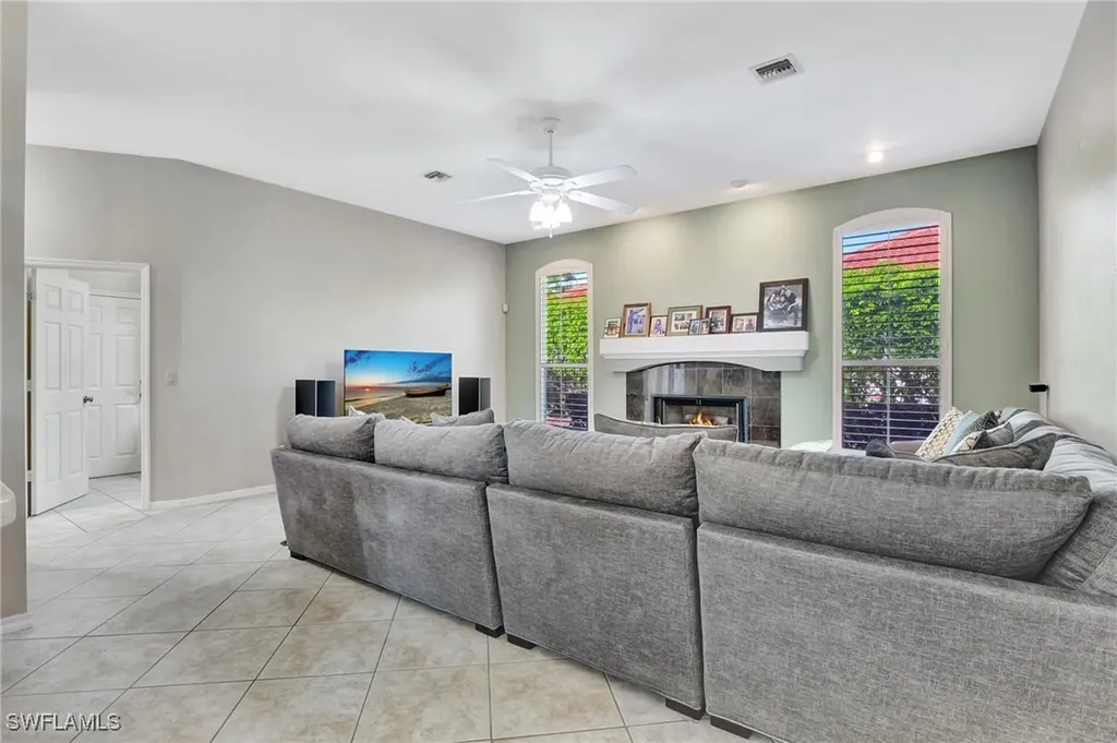 2024 Imperial Circle Naples FL 34110