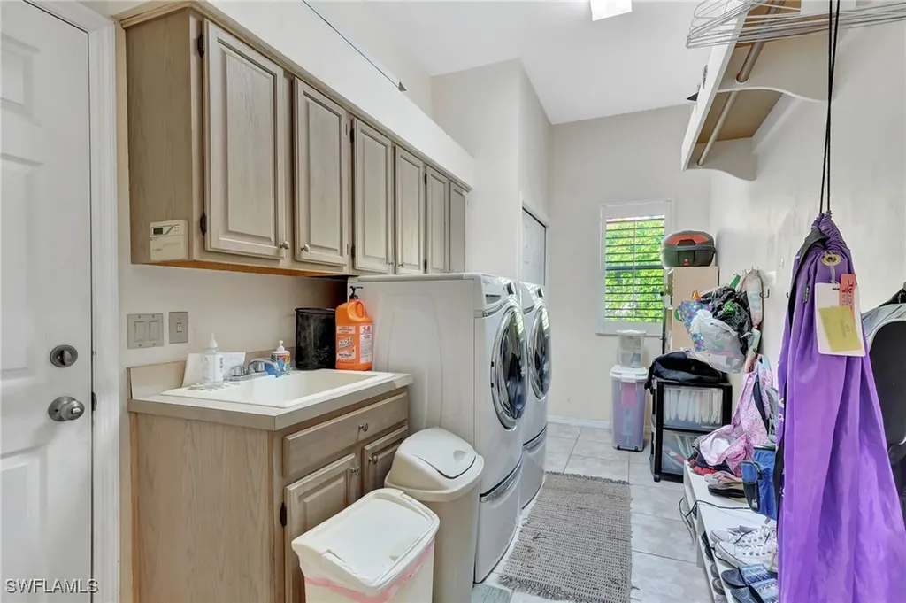 2024 Imperial Circle Naples FL 34110