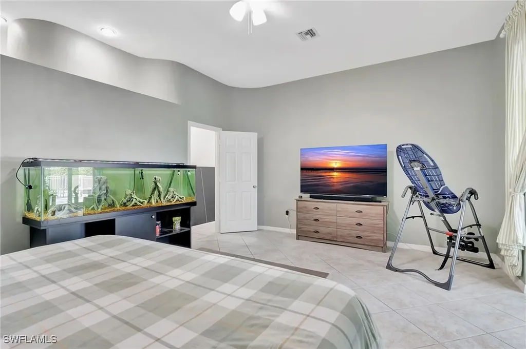 2024 Imperial Circle Naples FL 34110