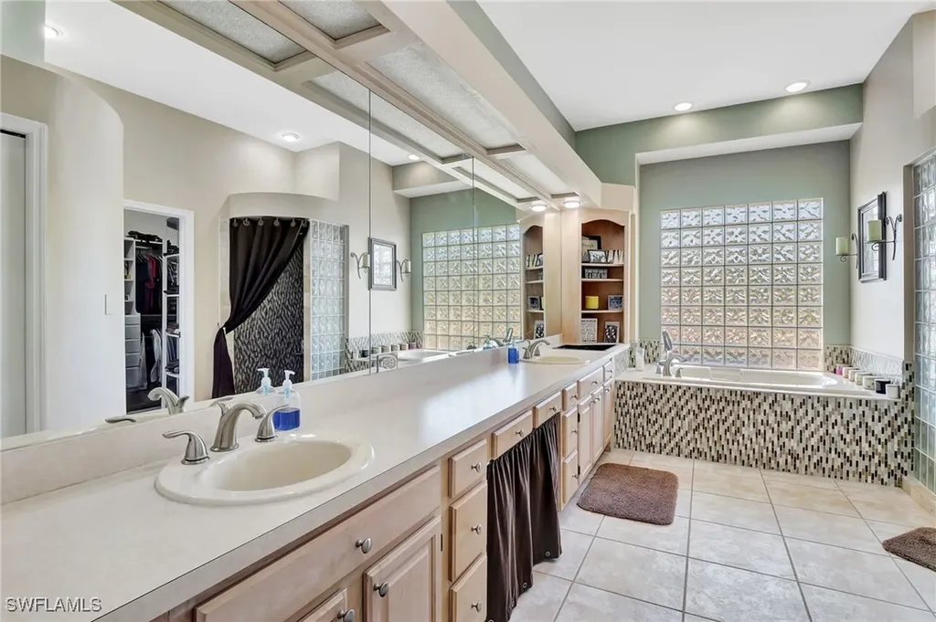 2024 Imperial Circle Naples FL 34110