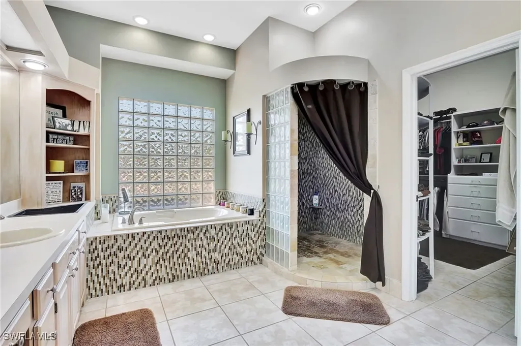 2024 Imperial Circle Naples FL 34110