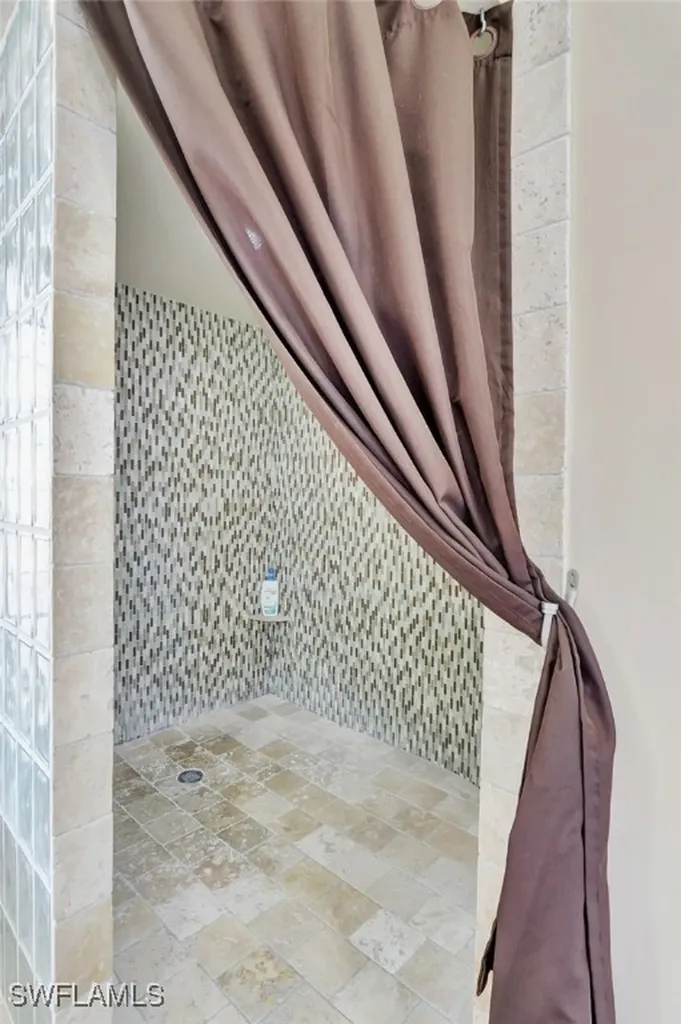 2024 Imperial Circle Naples FL 34110