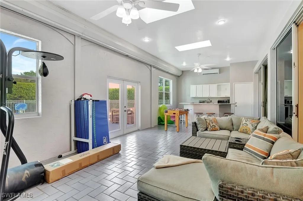 2024 Imperial Circle Naples FL 34110