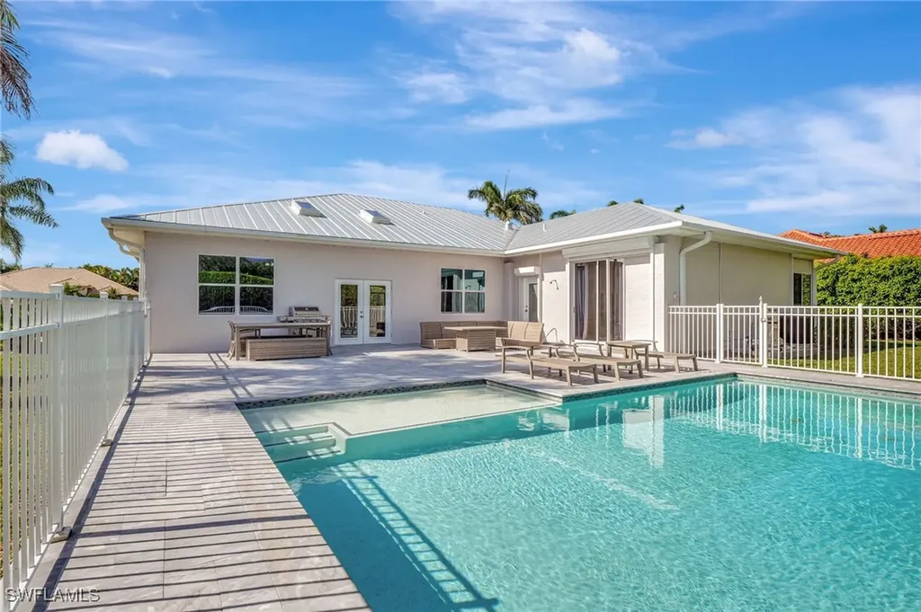 2024 Imperial Circle Naples FL 34110